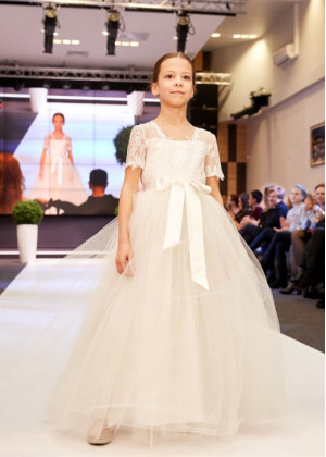 Ivory Lace Fabulous Cheap Flower Girl Dress Ivory Lace Fabulous Cheap Flower Girl Dress